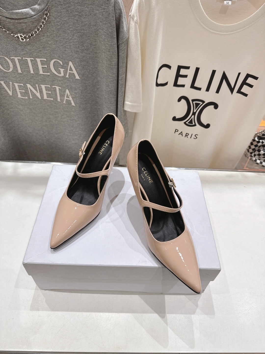 高版本出厂 CELINE/赛琳F052 2025ss新款简易尖头高跟鞋单鞋~复古简约又时尚 上脚舒适.百