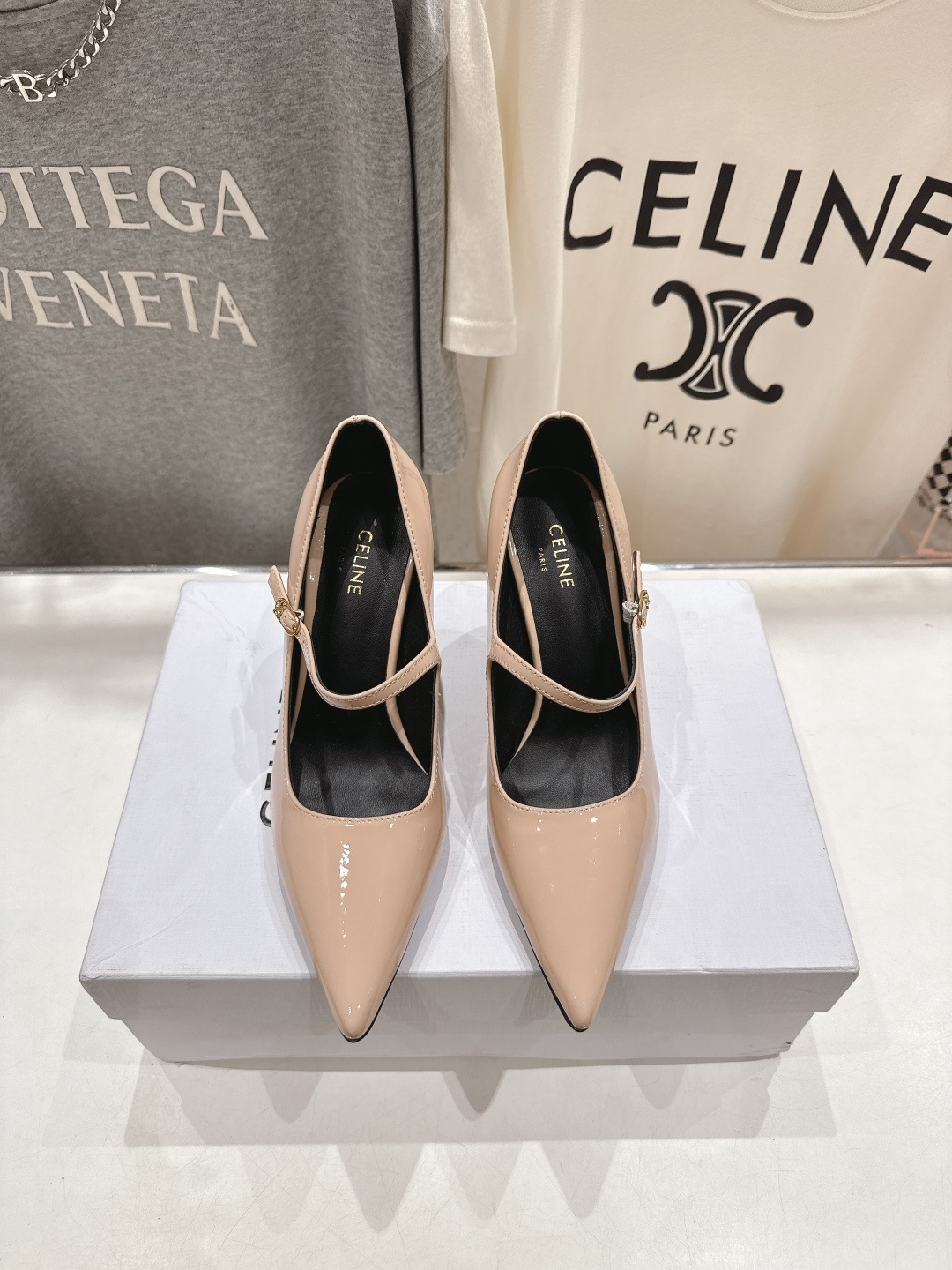 高版本出厂 CELINE/赛琳F052 2025ss新款简易尖头高跟鞋单鞋~复古简约又时尚 上脚舒适.百