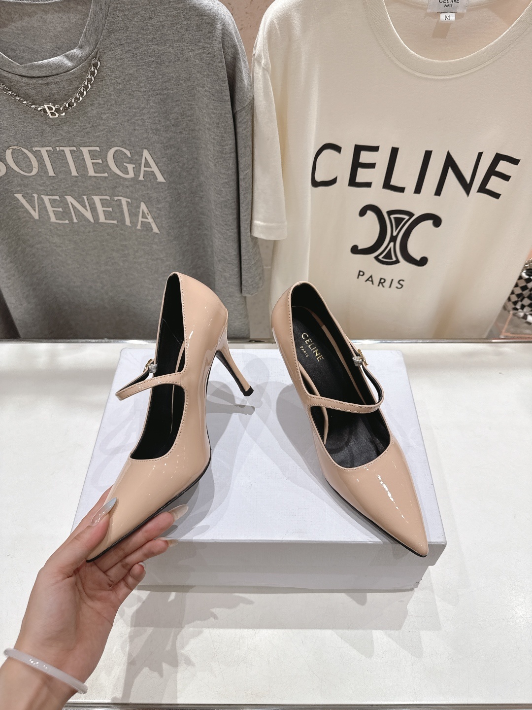 高版本出厂 CELINE/赛琳F052 2025ss新款简易尖头高跟鞋单鞋~复古简约又时尚 上脚舒适.百