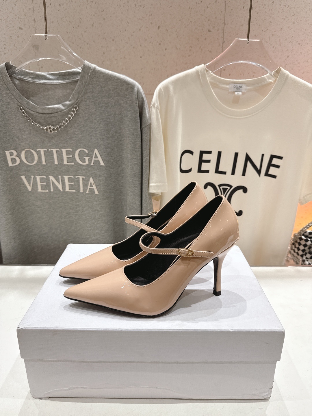 高版本出厂 CELINE/赛琳F052 2025ss新款简易尖头高跟鞋单鞋~复古简约又时尚 上脚舒适.百