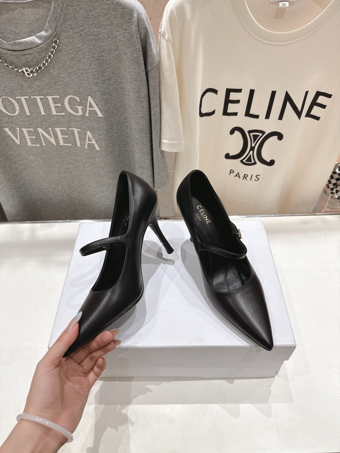 高版本出厂 CELINE/赛琳F052 2025ss新款简易尖头高跟鞋单鞋~复古简约又时尚 上脚舒适.百