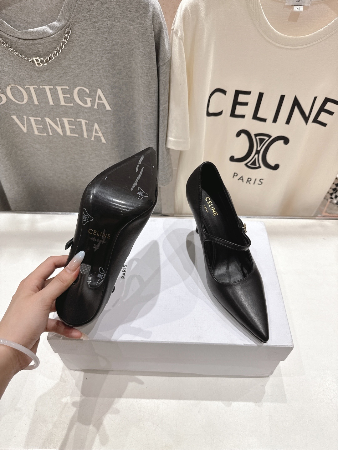 高版本出厂 CELINE/赛琳F052 2025ss新款简易尖头高跟鞋单鞋~复古简约又时尚 上脚舒适.百