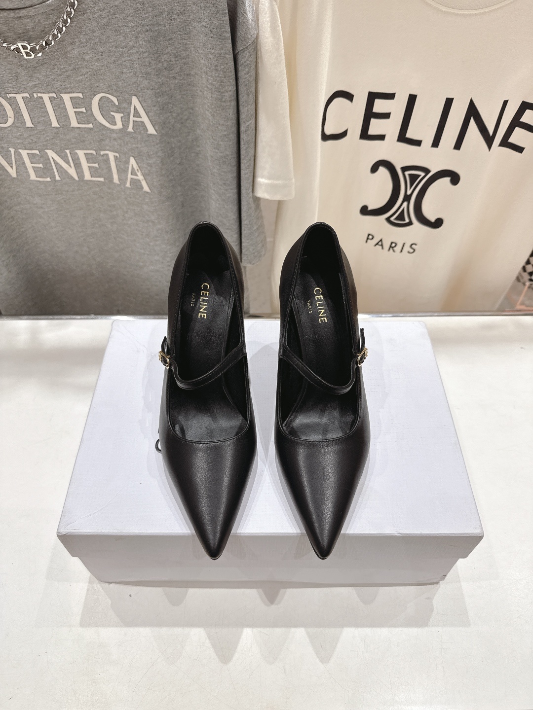 高版本出厂 CELINE/赛琳F052 2025ss新款简易尖头高跟鞋单鞋~复古简约又时尚 上脚舒适.百