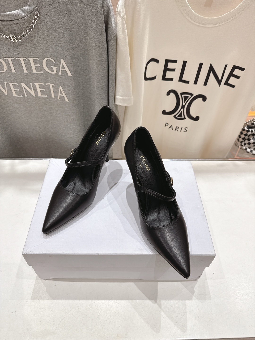 高版本出厂 CELINE/赛琳F052 2025ss新款简易尖头高跟鞋单鞋~复古简约又时尚 上脚舒适.百