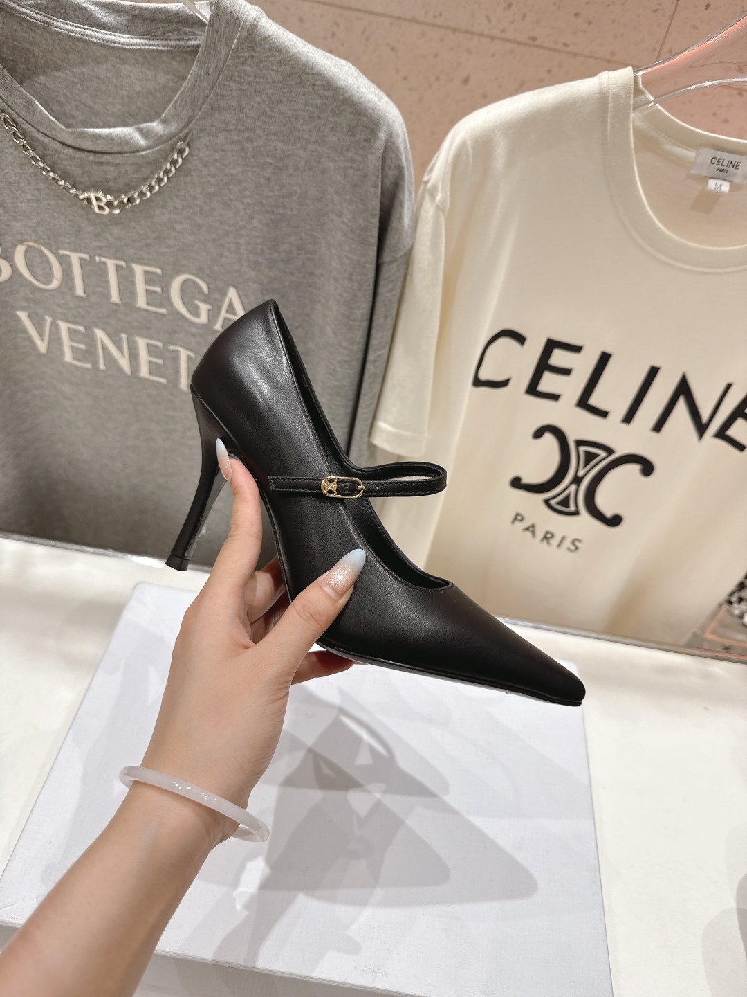 高版本出厂 CELINE/赛琳F052 2025ss新款简易尖头高跟鞋单鞋~复古简约又时尚 上脚舒适.百