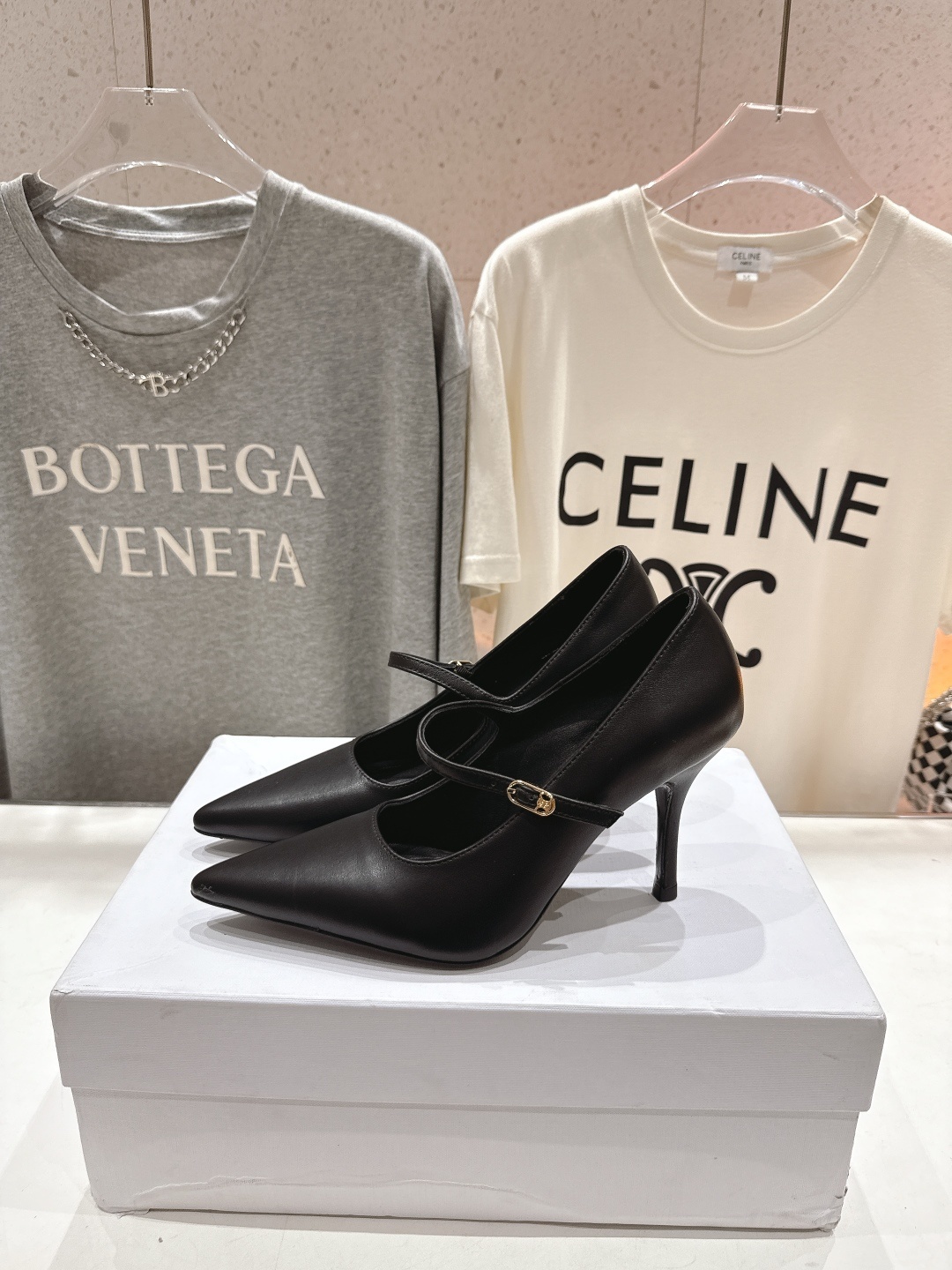 高版本出厂 CELINE/赛琳F052 2025ss新款简易尖头高跟鞋单鞋~复古简约又时尚 上脚舒适.百