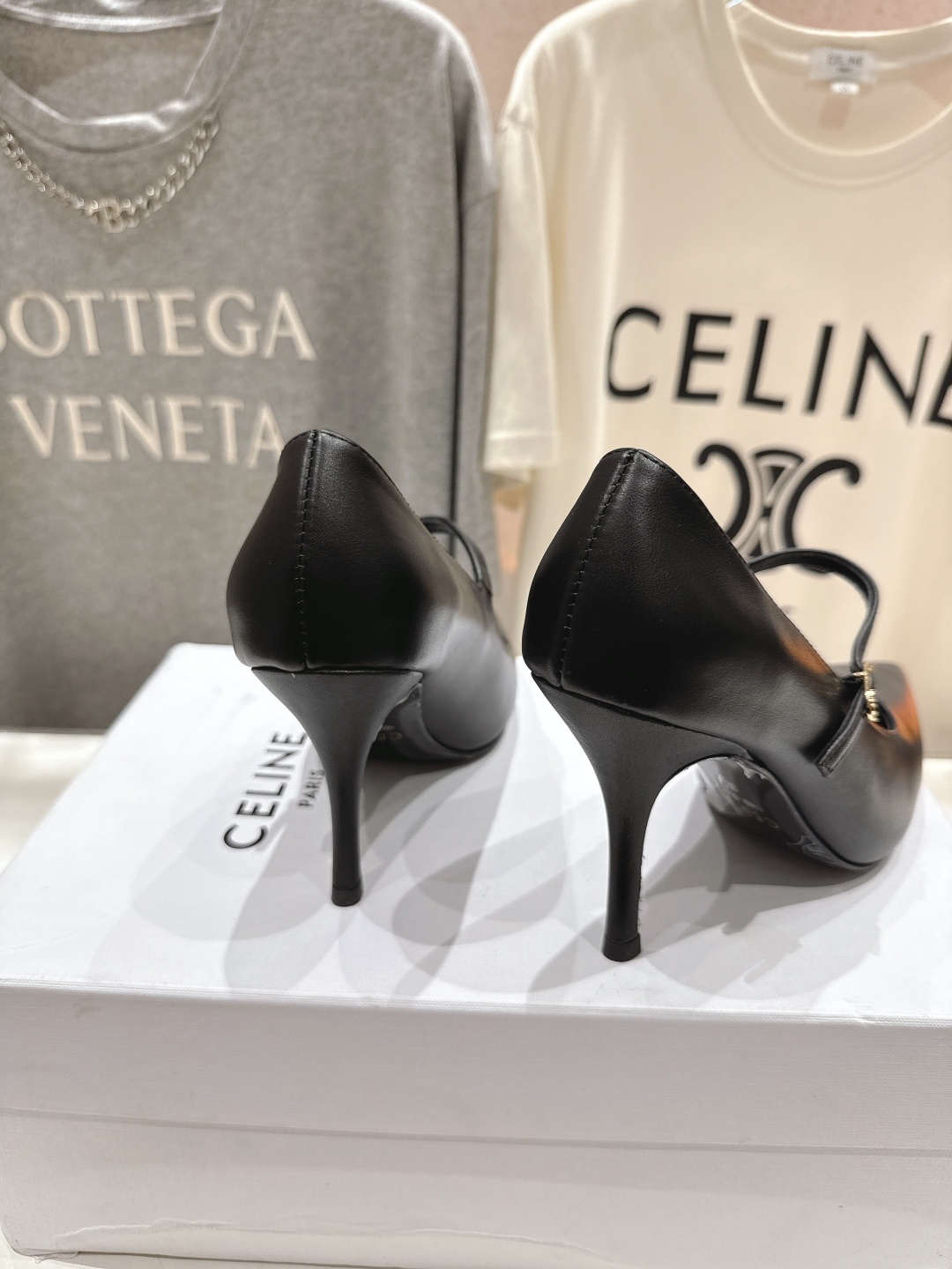 高版本出厂 CELINE/赛琳F052 2025ss新款简易尖头高跟鞋单鞋~复古简约又时尚 上脚舒适.百