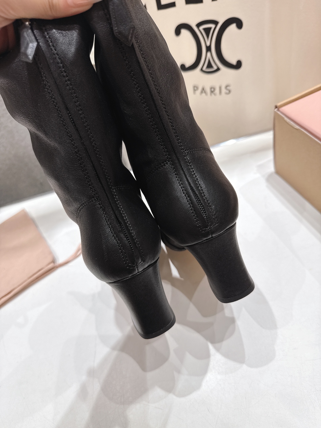 高版本出厂 MiuMiu*缪缪/F051 2025ss秋冬走秀新款高跟小短靴及裸靴走秀款出现在各大时装杂