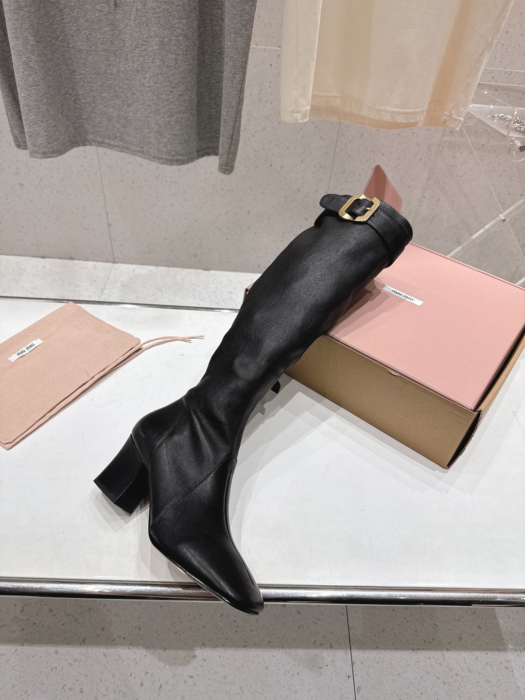 高版本出厂 MiuMiu*缪缪/F051 2025ss秋冬走秀新款高跟过膝长靴弹力靴走秀款出现在各大时装