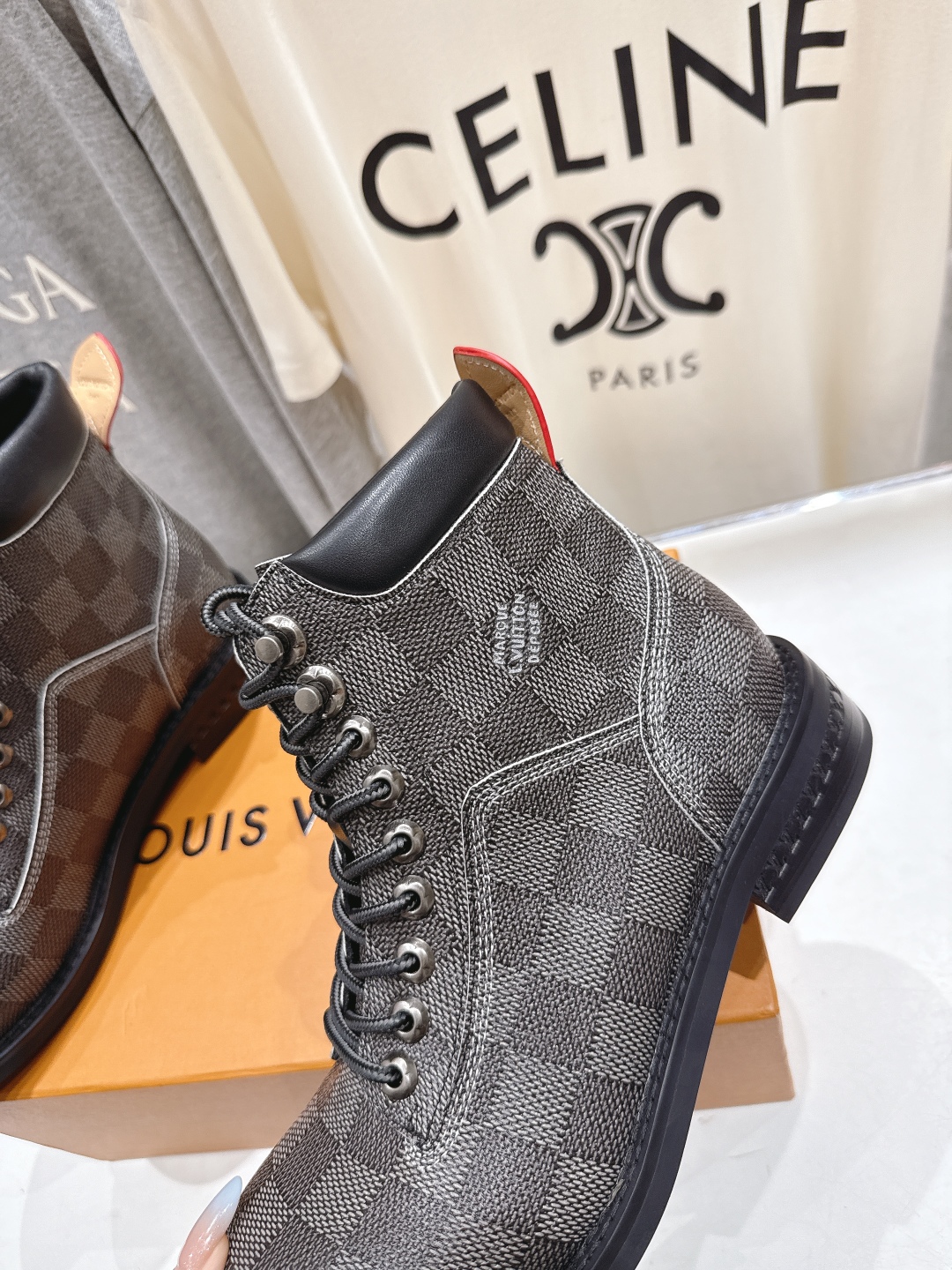 高版本出厂 情侣款 LOUIS VUITTON 25ss LV驴牌新款厚底系带男女同款大头鞋短靴马丁靴楦