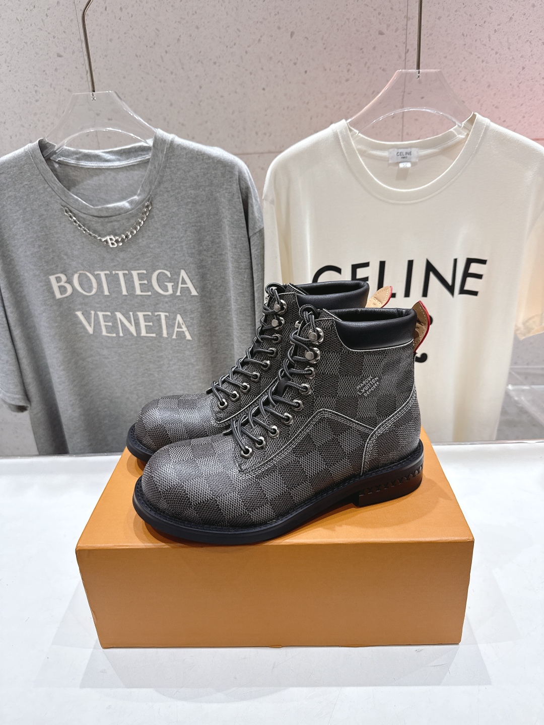 高版本出厂 情侣款 LOUIS VUITTON 25ss LV驴牌新款厚底系带男女同款大头鞋短靴马丁靴楦