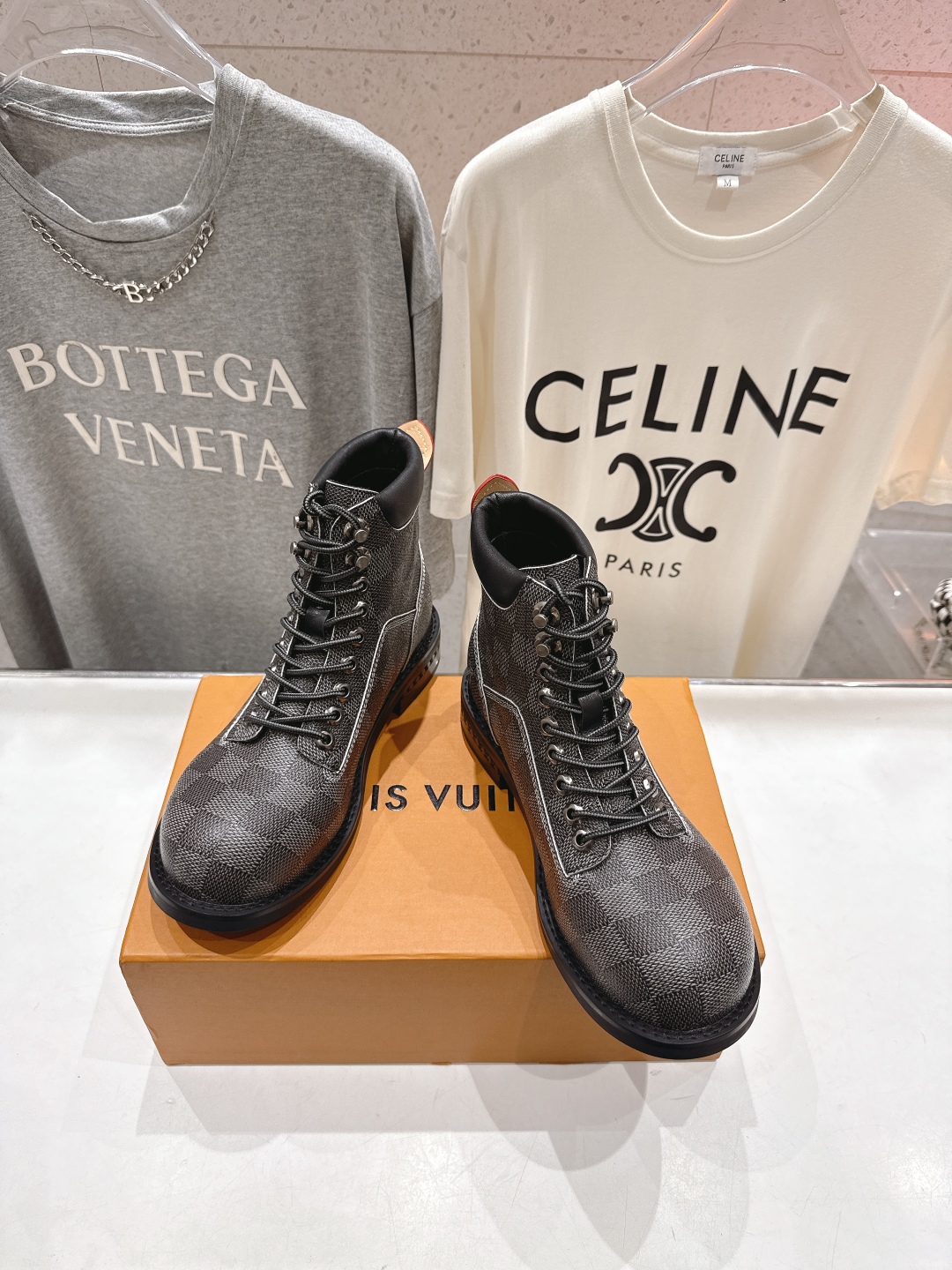 高版本出厂 情侣款 LOUIS VUITTON 25ss LV驴牌新款厚底系带男女同款大头鞋短靴马丁靴楦