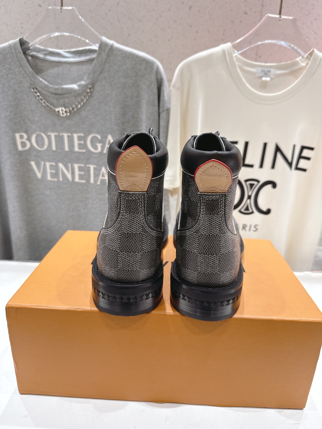 高版本出厂 情侣款 LOUIS VUITTON 25ss LV驴牌新款厚底系带男女同款大头鞋短靴马丁靴楦