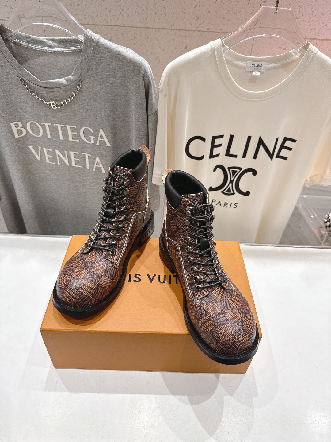 高版本出厂 情侣款 LOUIS VUITTON 25ss LV驴牌新款厚底系带男女同款大头鞋短靴马丁靴楦