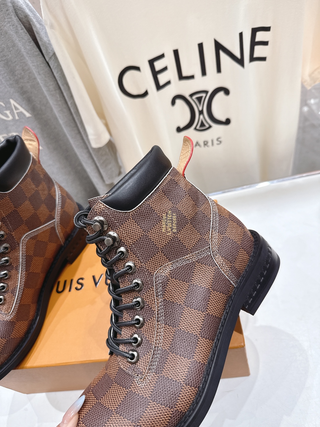高版本出厂 情侣款 LOUIS VUITTON 25ss LV驴牌新款厚底系带男女同款大头鞋短靴马丁靴楦