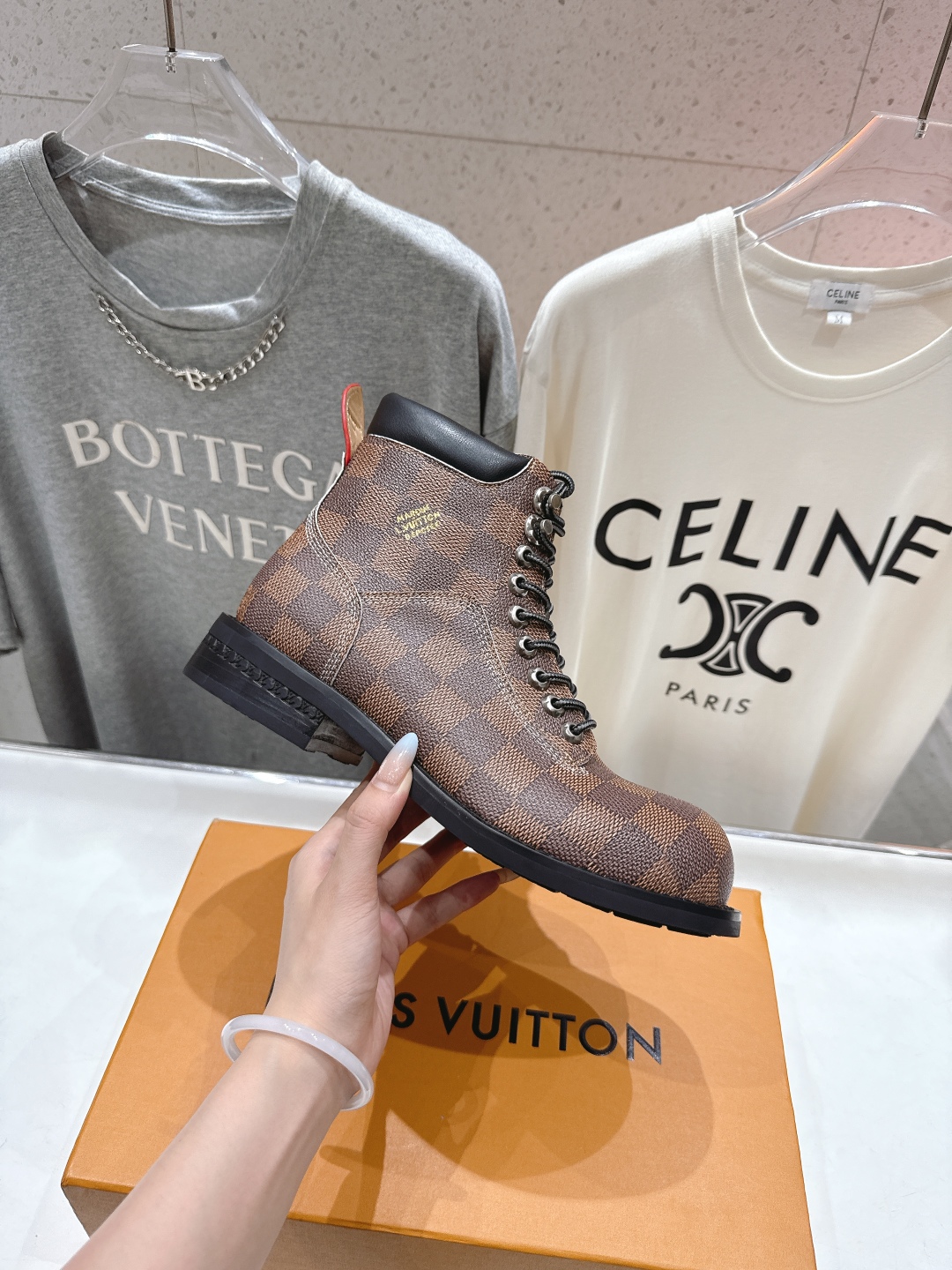 高版本出厂 情侣款 LOUIS VUITTON 25ss LV驴牌新款厚底系带男女同款大头鞋短靴马丁靴楦