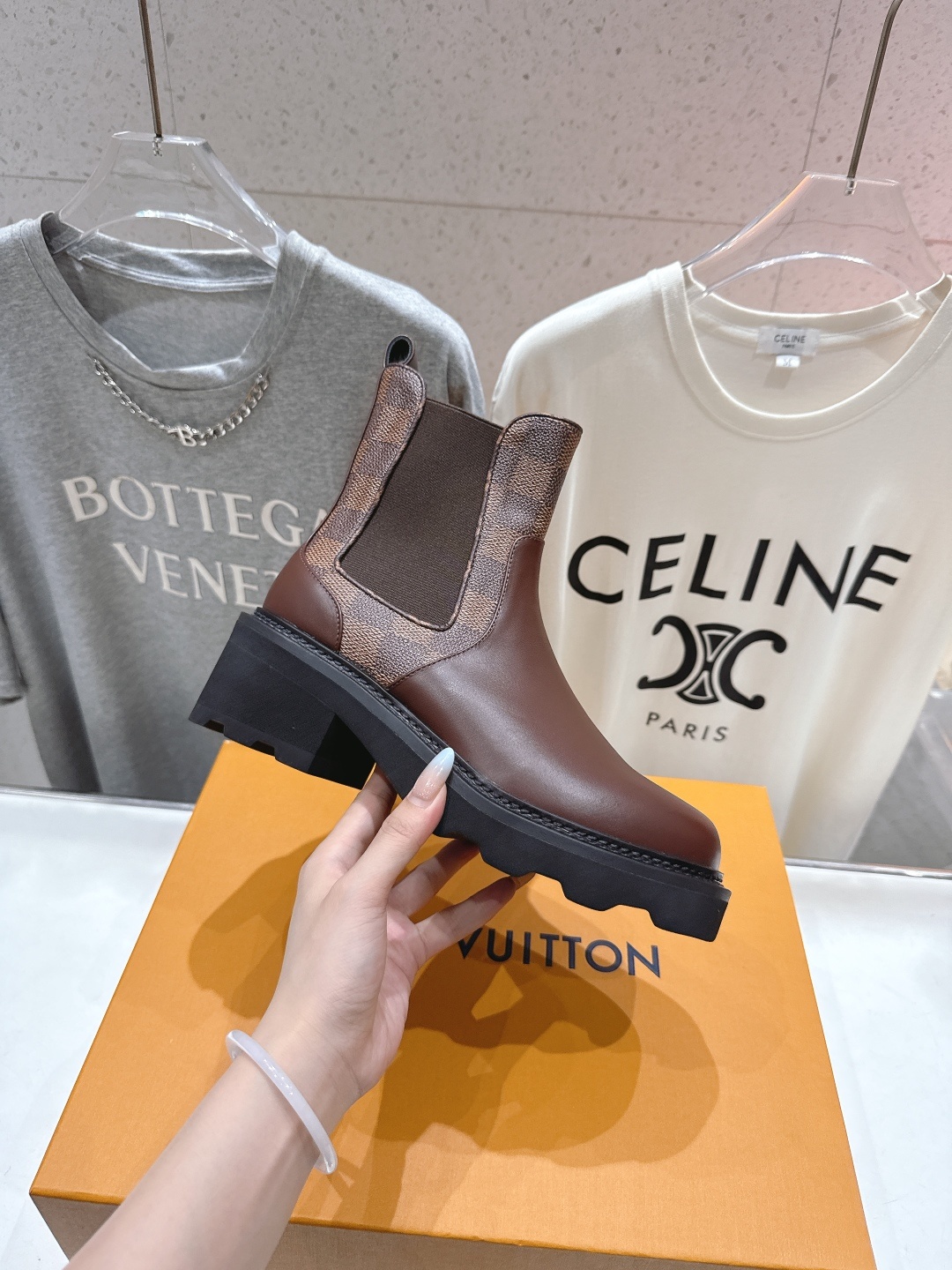 高版本出厂 LOUIS VUITTON 25ss LV驴牌新款厚底切尔西短靴马丁靴楦型百搭瘦脚yyds.