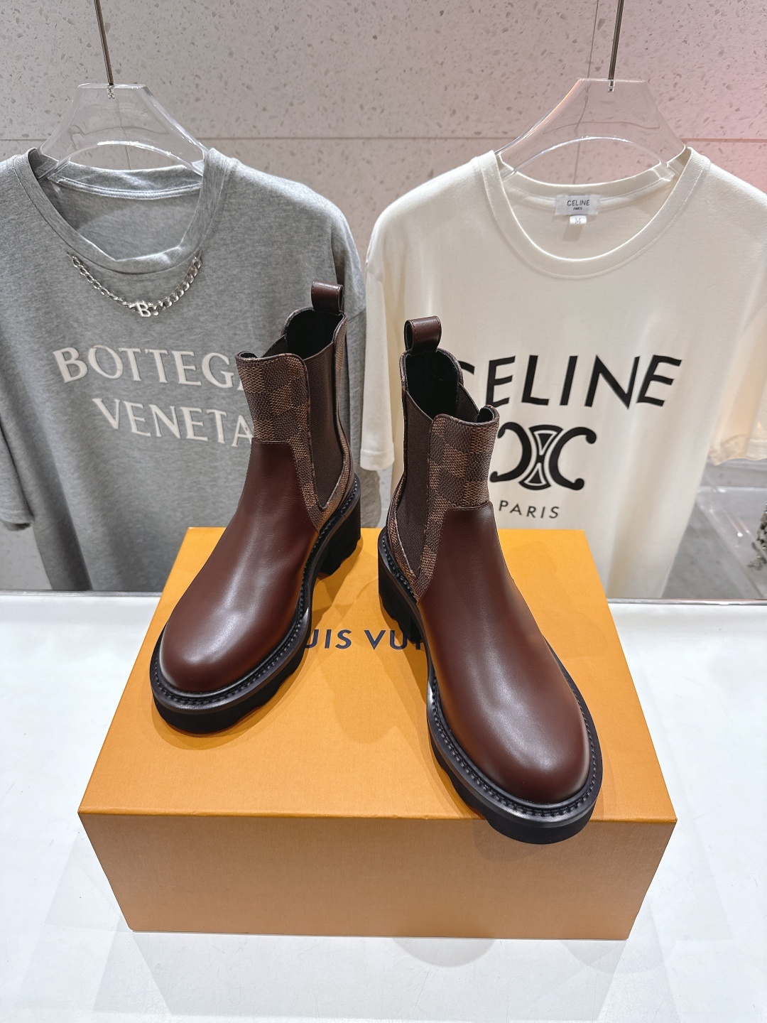 高版本出厂 LOUIS VUITTON 25ss LV驴牌新款厚底切尔西短靴马丁靴楦型百搭瘦脚yyds.
