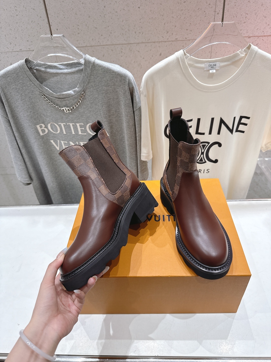 高版本出厂 LOUIS VUITTON 25ss LV驴牌新款厚底切尔西短靴马丁靴楦型百搭瘦脚yyds.