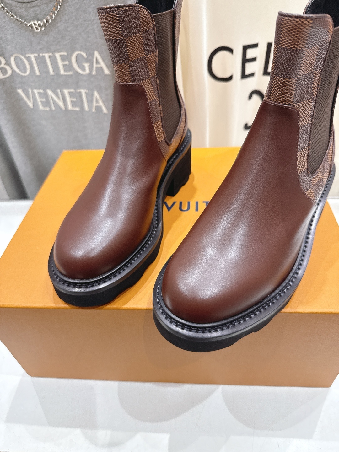 高版本出厂 LOUIS VUITTON 25ss LV驴牌新款厚底切尔西短靴马丁靴楦型百搭瘦脚yyds.