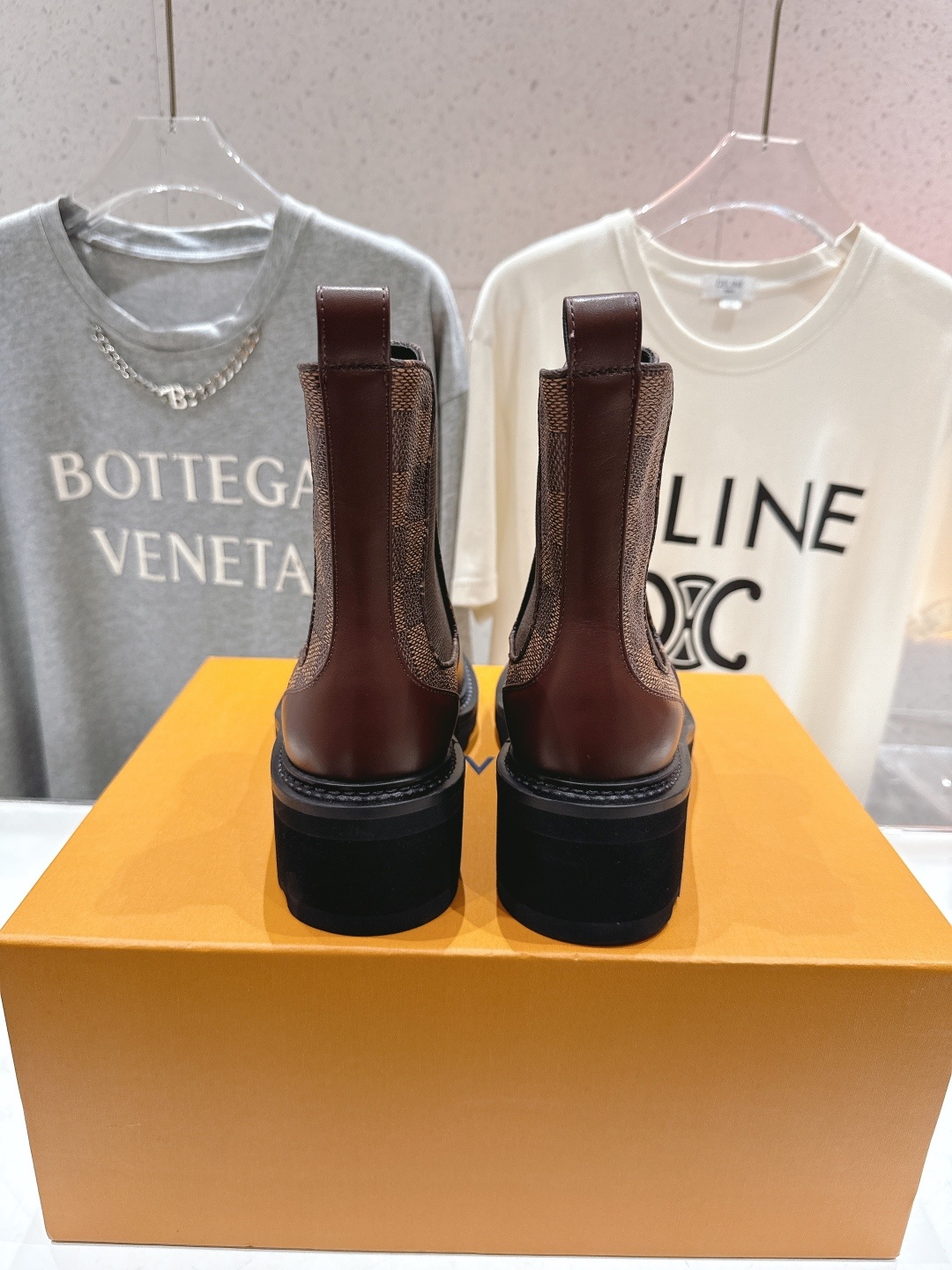 高版本出厂 LOUIS VUITTON 25ss LV驴牌新款厚底切尔西短靴马丁靴楦型百搭瘦脚yyds.