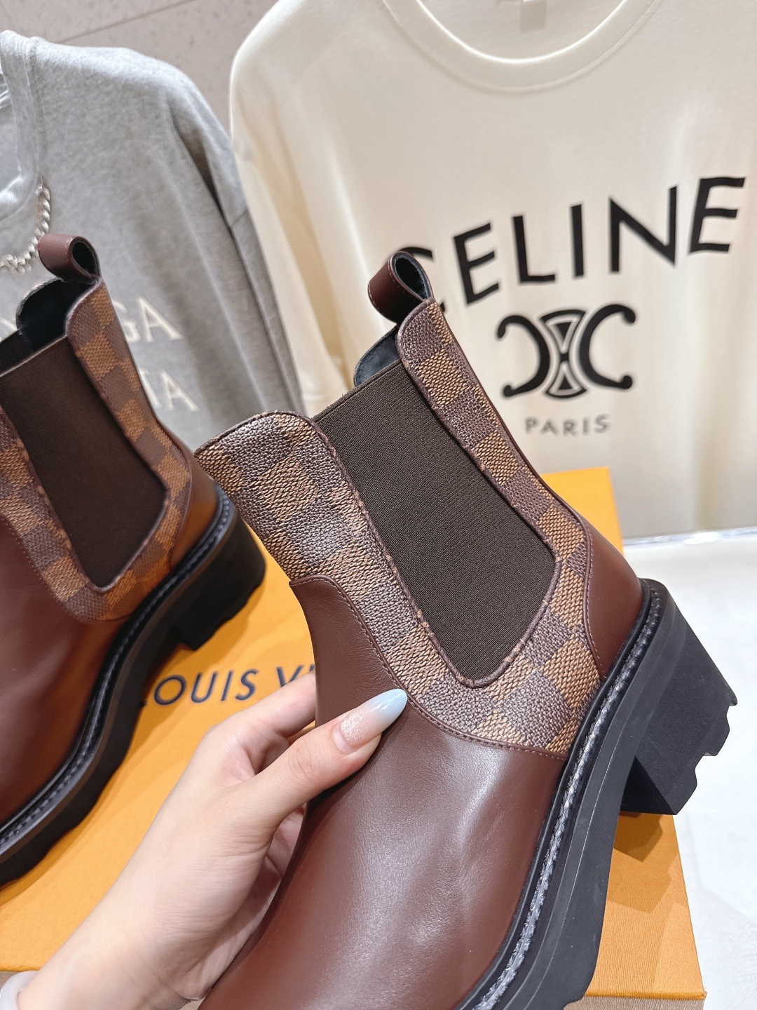 高版本出厂 LOUIS VUITTON 25ss LV驴牌新款厚底切尔西短靴马丁靴楦型百搭瘦脚yyds.