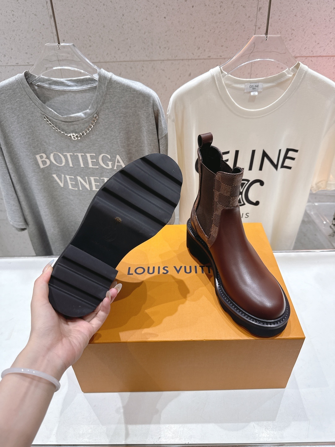 高版本出厂 LOUIS VUITTON 25ss LV驴牌新款厚底切尔西短靴马丁靴楦型百搭瘦脚yyds.