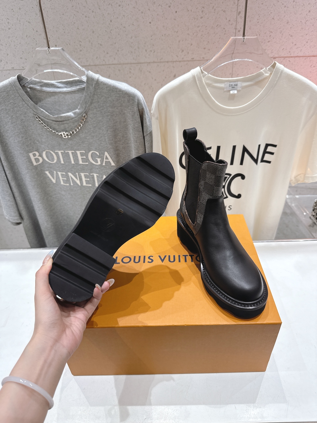 高版本出厂 LOUIS VUITTON 25ss LV驴牌新款厚底切尔西短靴马丁靴楦型百搭瘦脚yyds.