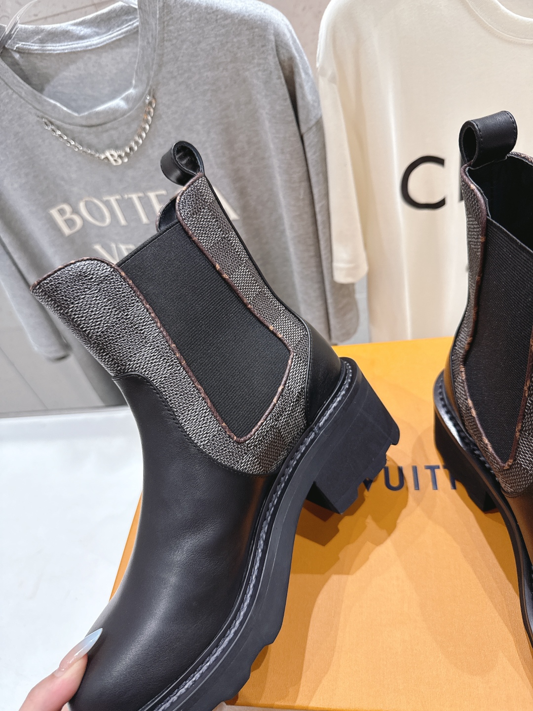 高版本出厂 LOUIS VUITTON 25ss LV驴牌新款厚底切尔西短靴马丁靴楦型百搭瘦脚yyds.