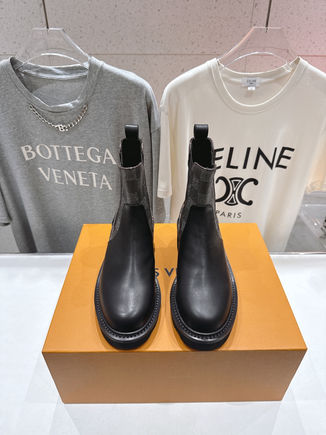 高版本出厂 LOUIS VUITTON 25ss LV驴牌新款厚底切尔西短靴马丁靴楦型百搭瘦脚yyds.