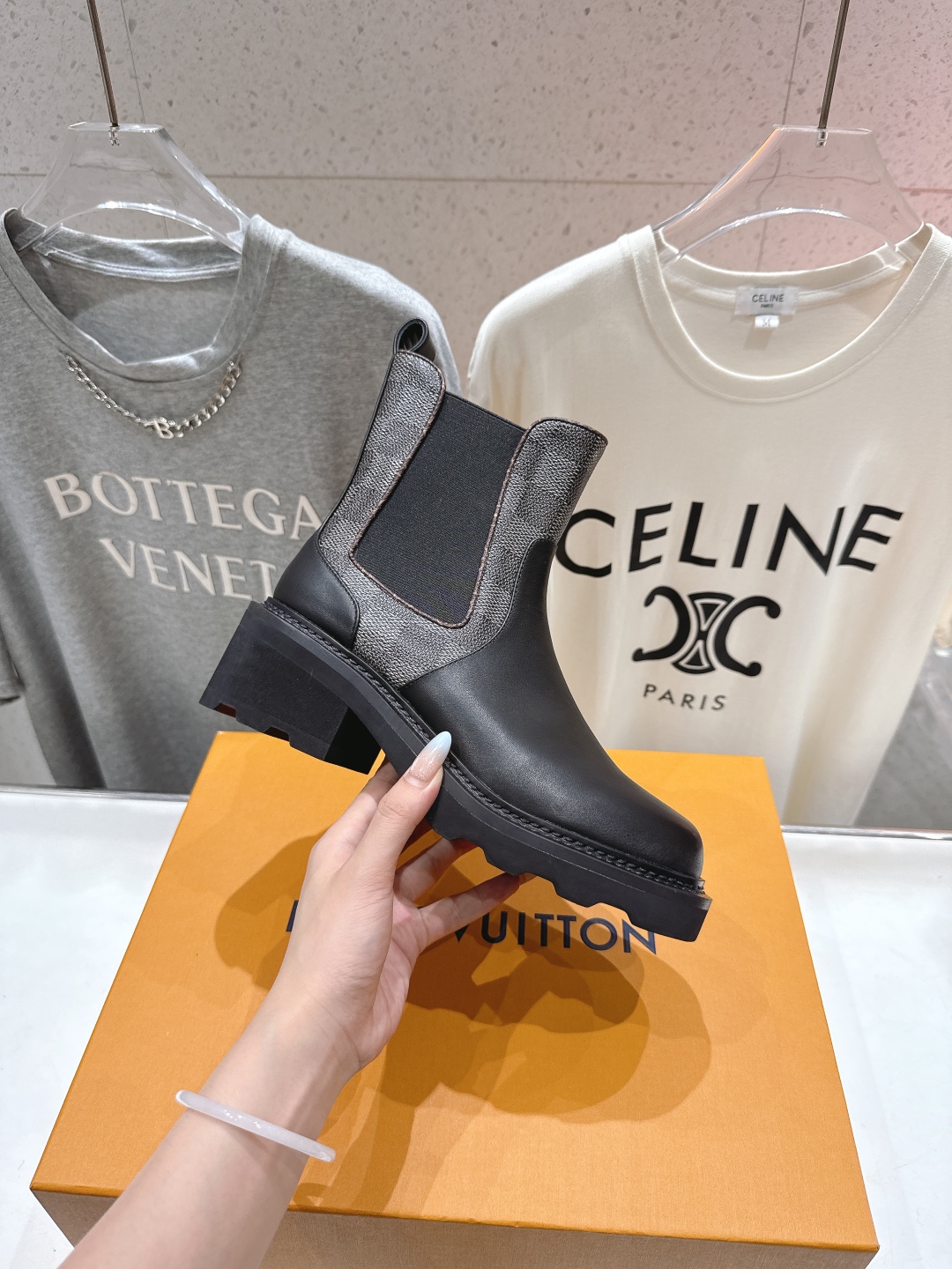 高版本出厂 LOUIS VUITTON 25ss LV驴牌新款厚底切尔西短靴马丁靴楦型百搭瘦脚yyds.
