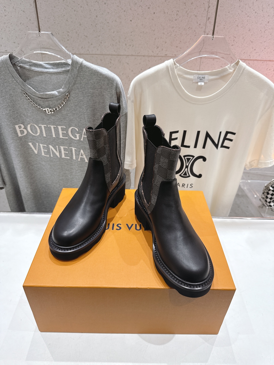 高版本出厂 LOUIS VUITTON 25ss LV驴牌新款厚底切尔西短靴马丁靴楦型百搭瘦脚yyds.