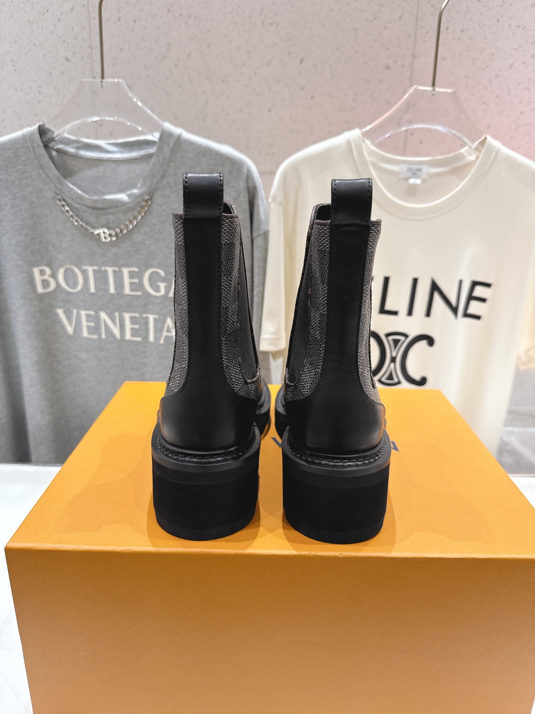 高版本出厂 LOUIS VUITTON 25ss LV驴牌新款厚底切尔西短靴马丁靴楦型百搭瘦脚yyds.