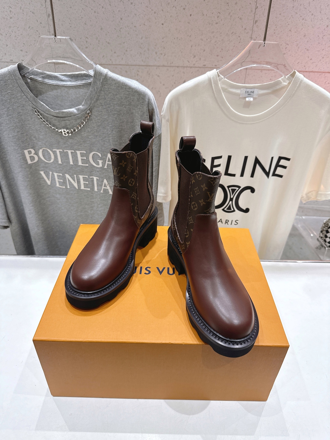 高版本出厂 LOUIS VUITTON 25ss LV驴牌新款厚底切尔西短靴马丁靴楦型百搭瘦脚yyds.