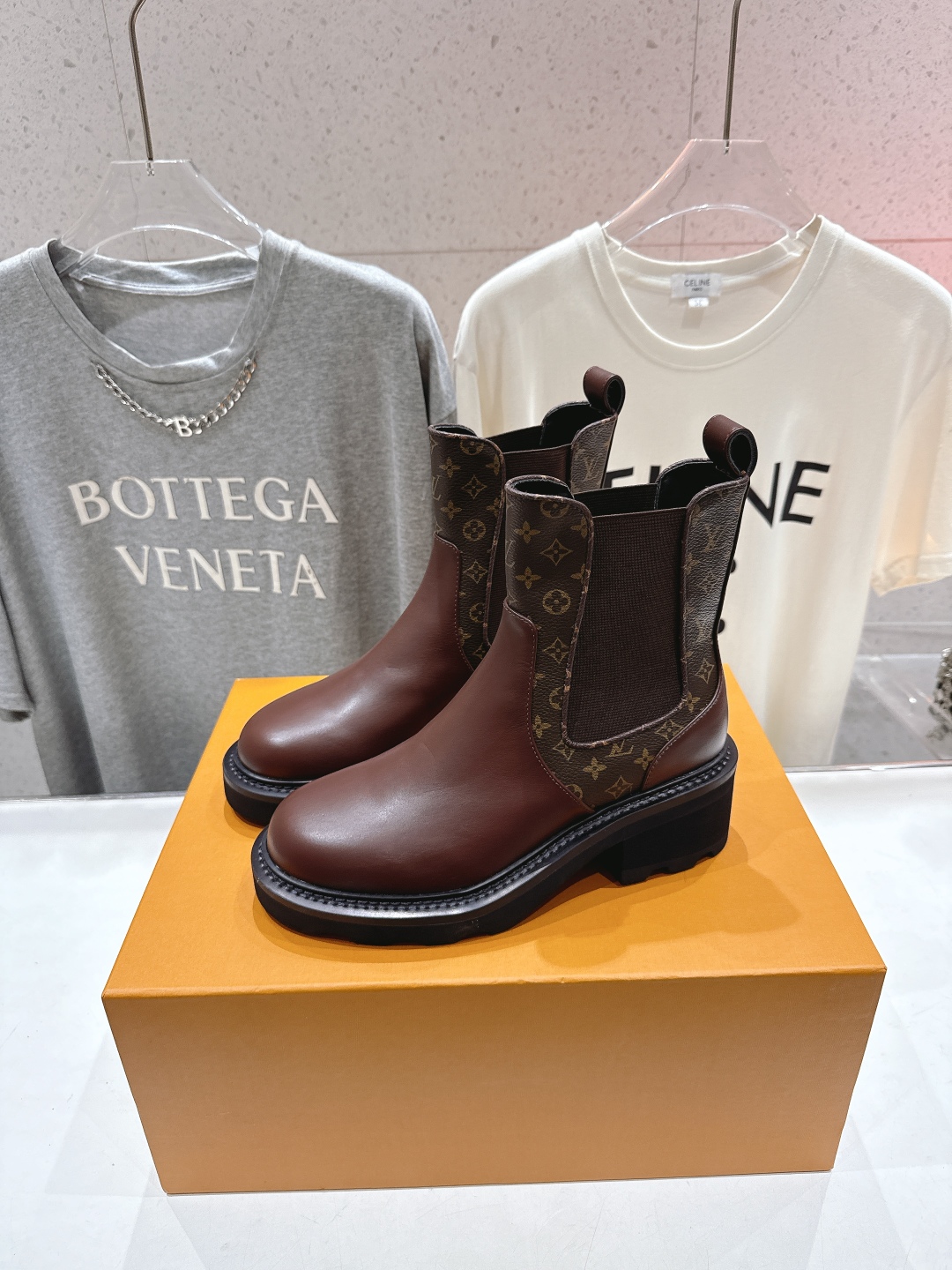 高版本出厂 LOUIS VUITTON 25ss LV驴牌新款厚底切尔西短靴马丁靴楦型百搭瘦脚yyds.