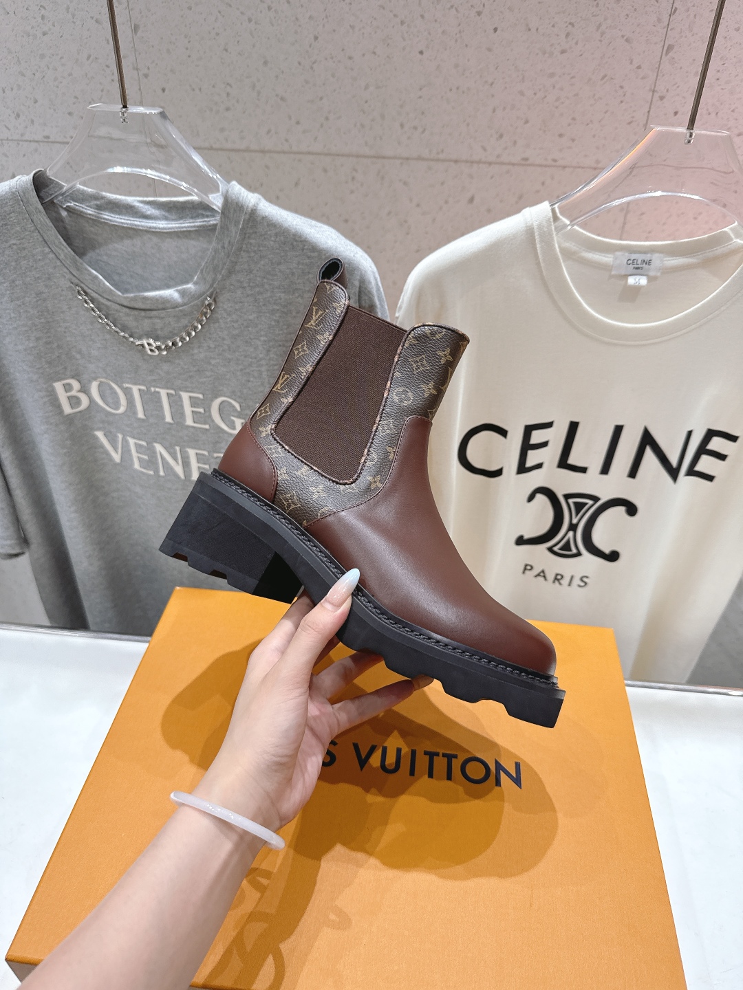 高版本出厂 LOUIS VUITTON 25ss LV驴牌新款厚底切尔西短靴马丁靴楦型百搭瘦脚yyds.