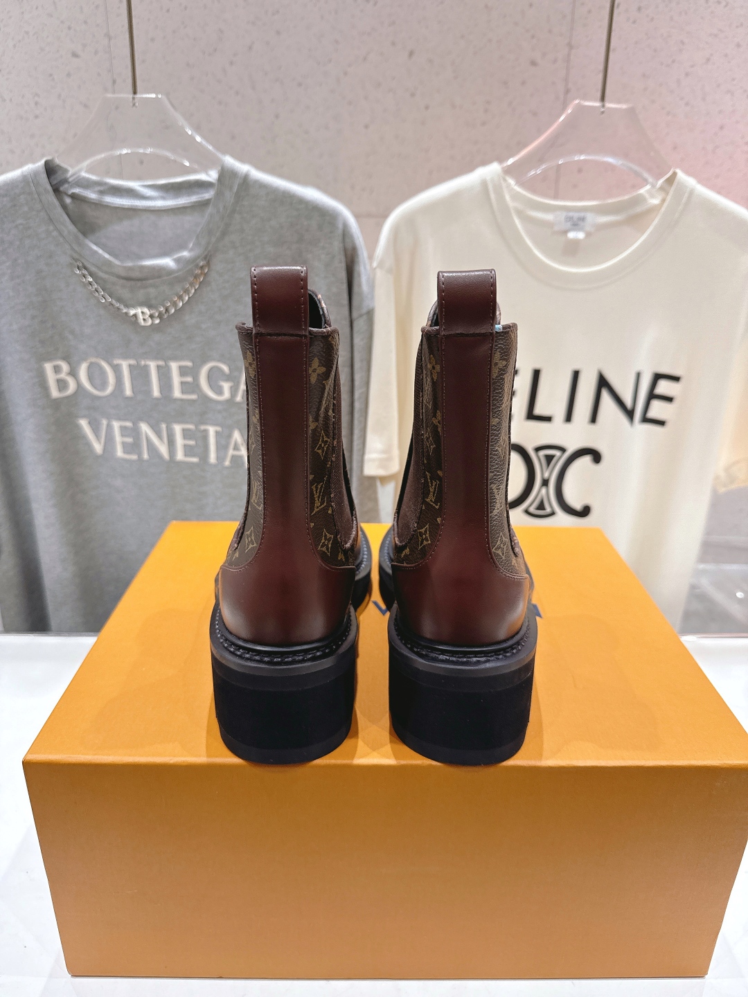 高版本出厂 LOUIS VUITTON 25ss LV驴牌新款厚底切尔西短靴马丁靴楦型百搭瘦脚yyds.