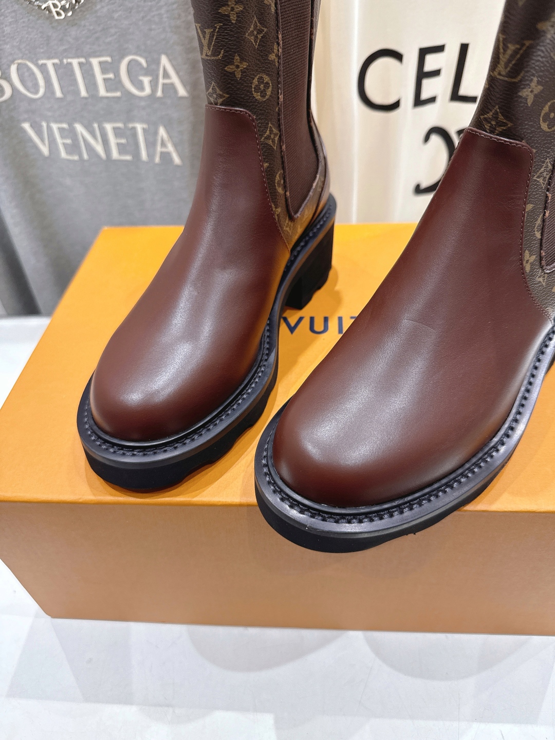 高版本出厂 LOUIS VUITTON 25ss LV驴牌新款厚底切尔西短靴马丁靴楦型百搭瘦脚yyds.