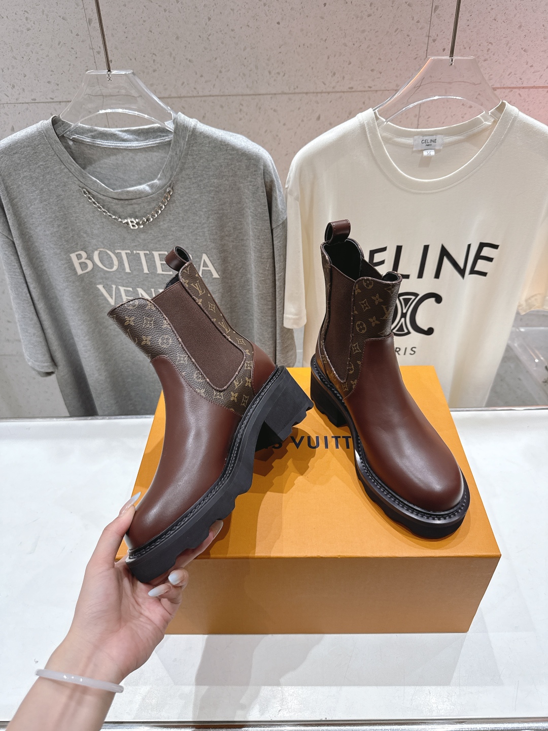 高版本出厂 LOUIS VUITTON 25ss LV驴牌新款厚底切尔西短靴马丁靴楦型百搭瘦脚yyds.