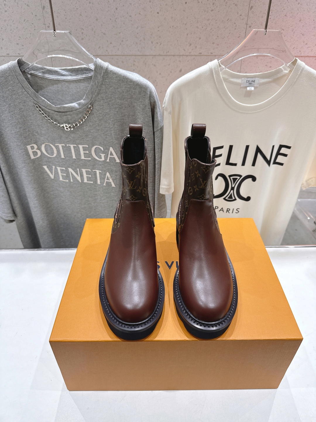 高版本出厂 LOUIS VUITTON 25ss LV驴牌新款厚底切尔西短靴马丁靴楦型百搭瘦脚yyds.