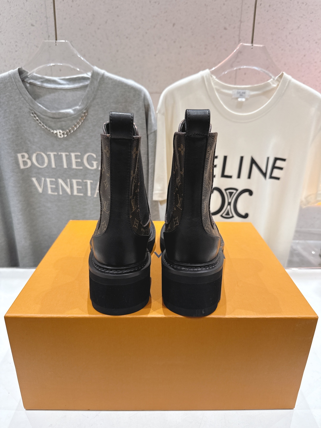 高版本出厂 LOUIS VUITTON 25ss LV驴牌新款厚底切尔西短靴马丁靴楦型百搭瘦脚yyds.