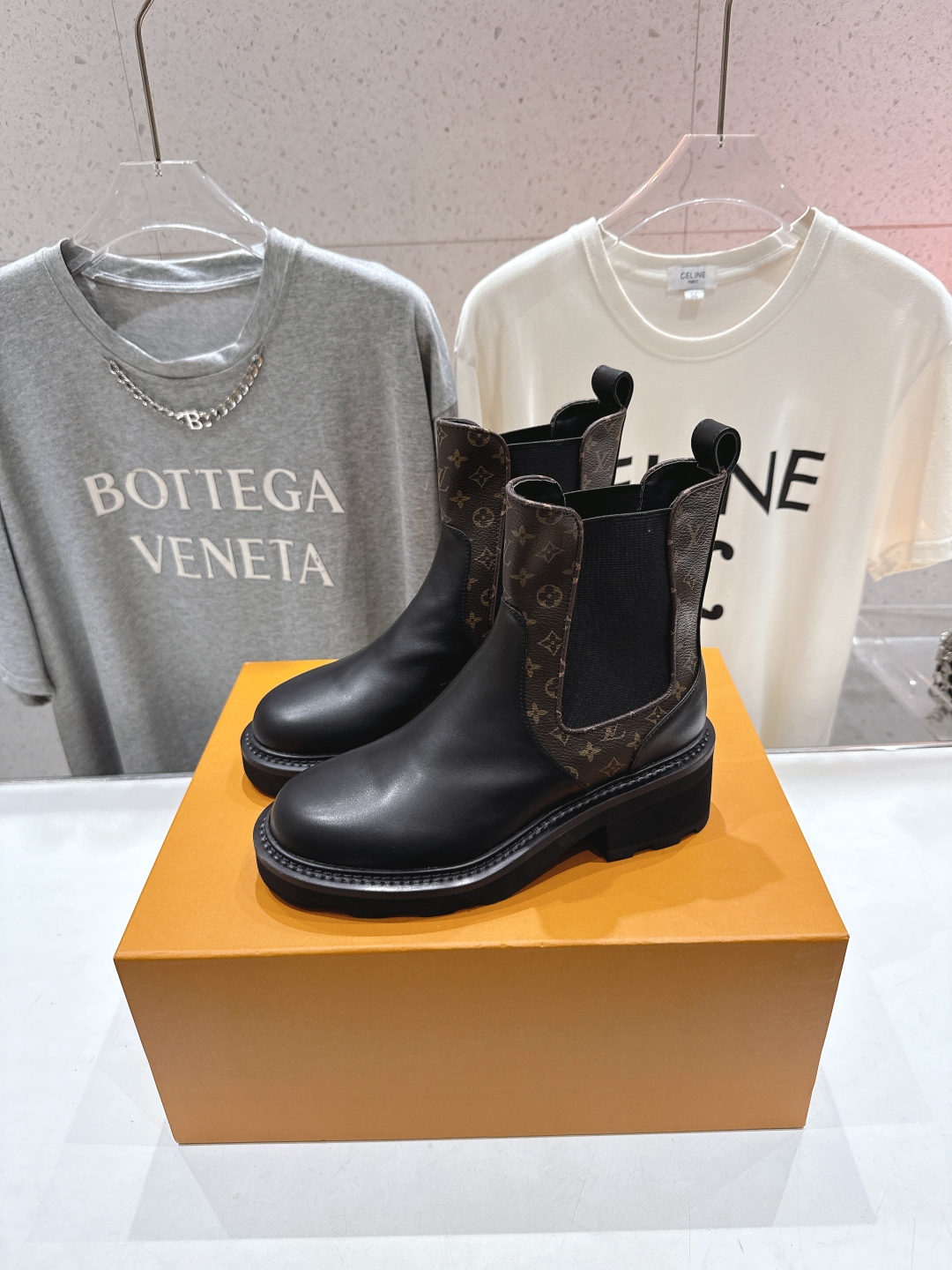 高版本出厂 LOUIS VUITTON 25ss LV驴牌新款厚底切尔西短靴马丁靴楦型百搭瘦脚yyds.