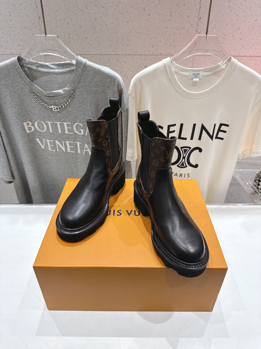 高版本出厂 LOUIS VUITTON 25ss LV驴牌新款厚底切尔西短靴马丁靴楦型百搭瘦脚yyds.