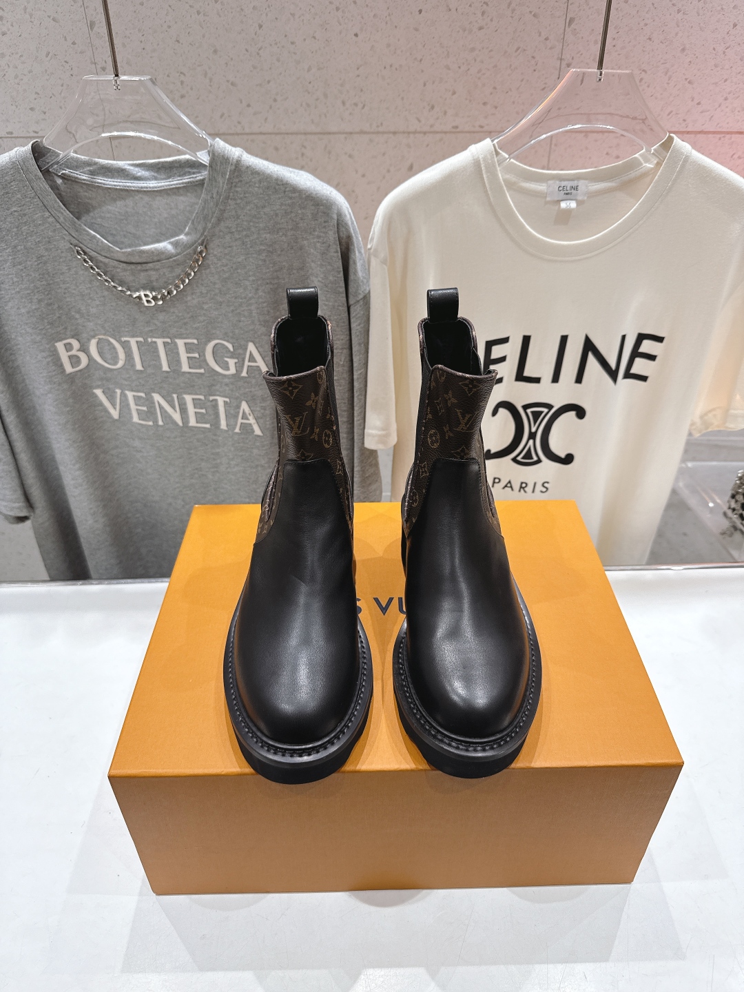 高版本出厂 LOUIS VUITTON 25ss LV驴牌新款厚底切尔西短靴马丁靴楦型百搭瘦脚yyds.