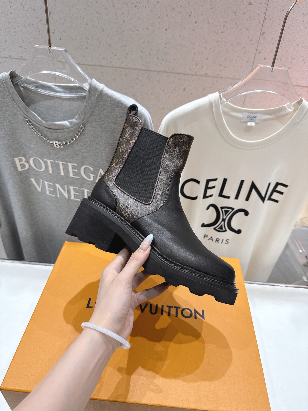高版本出厂 LOUIS VUITTON 25ss LV驴牌新款厚底切尔西短靴马丁靴楦型百搭瘦脚yyds.