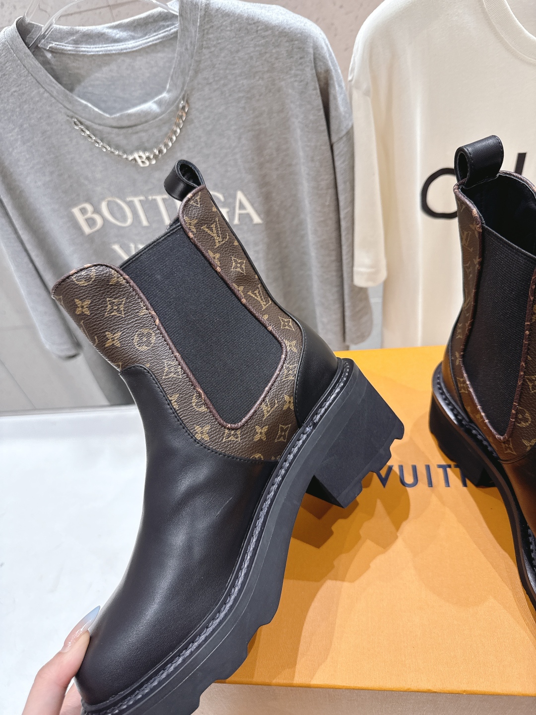 高版本出厂 LOUIS VUITTON 25ss LV驴牌新款厚底切尔西短靴马丁靴楦型百搭瘦脚yyds.