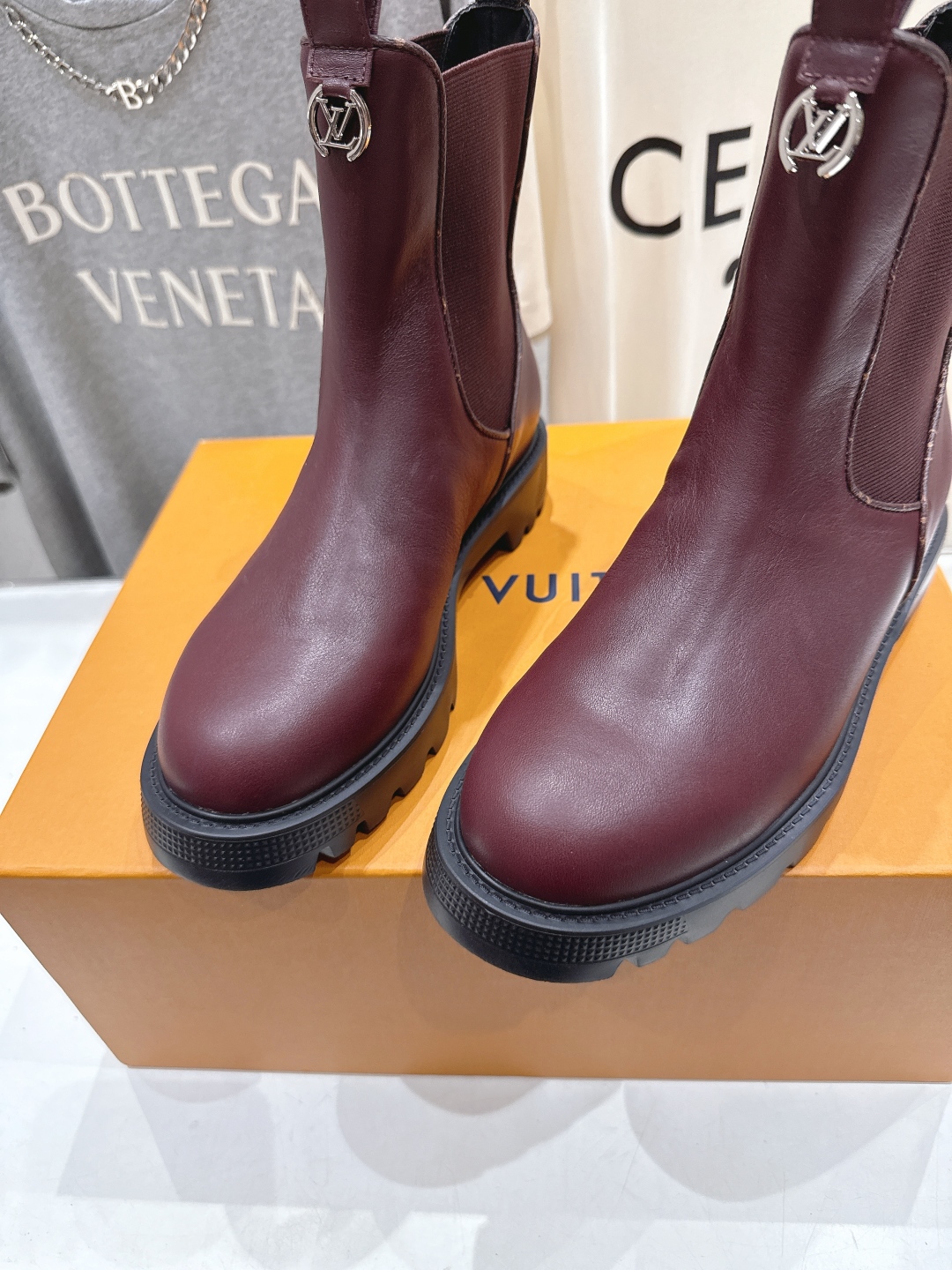 高版本出厂 LOUIS VUITTON 25ss LV驴牌新款厚底切尔西短靴马丁靴楦型百搭瘦脚yyds.