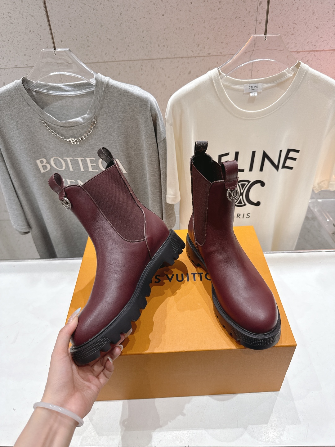 高版本出厂 LOUIS VUITTON 25ss LV驴牌新款厚底切尔西短靴马丁靴楦型百搭瘦脚yyds.