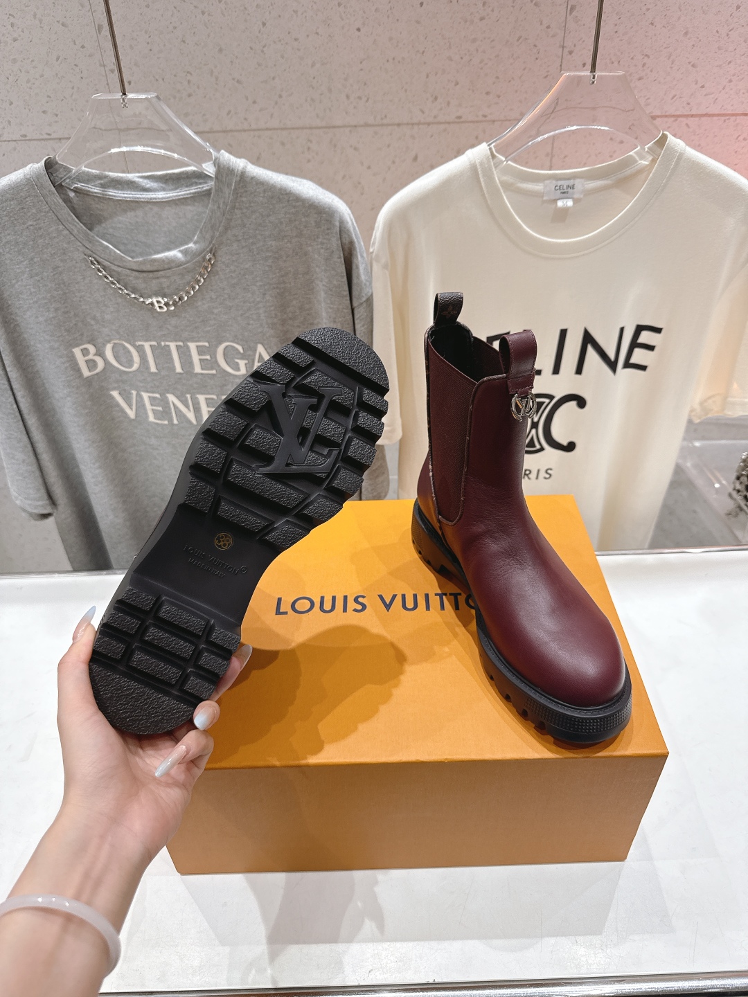 高版本出厂 LOUIS VUITTON 25ss LV驴牌新款厚底切尔西短靴马丁靴楦型百搭瘦脚yyds.