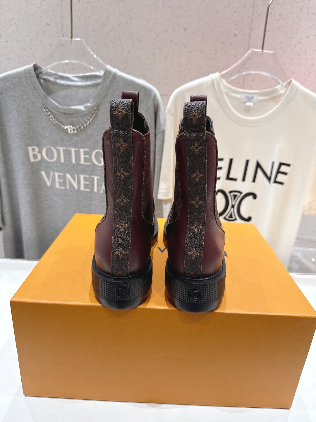 高版本出厂 LOUIS VUITTON 25ss LV驴牌新款厚底切尔西短靴马丁靴楦型百搭瘦脚yyds.